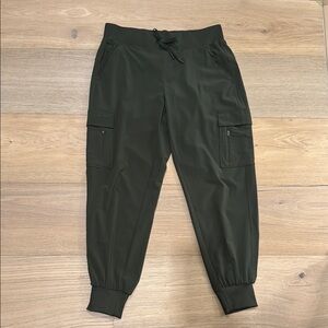 All in Motion Green Capri Joggers with Elastic Cuffs size M